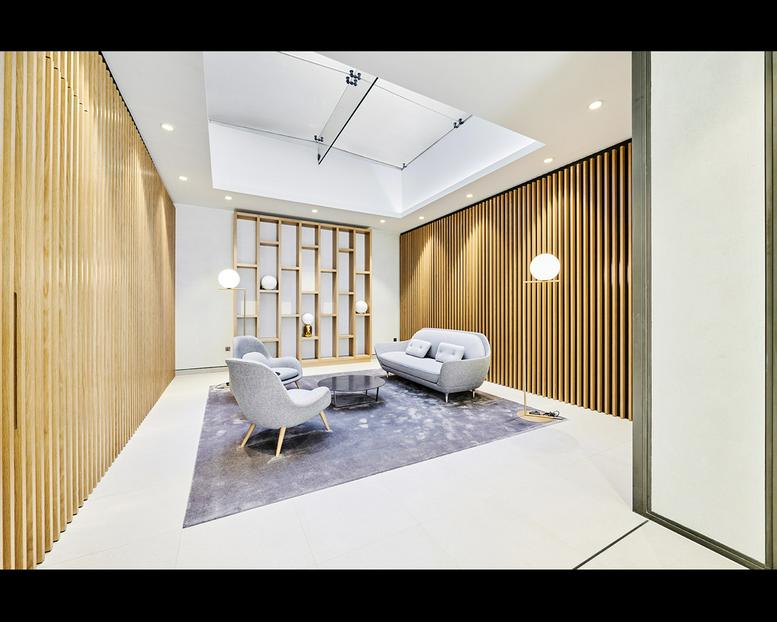 Photo of the workspace available at 41-44 Great Queen Street WC2B 5AD