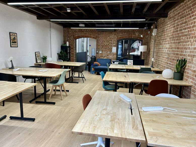 Image of the workspace at 41, Pitfield Street N1 6DA