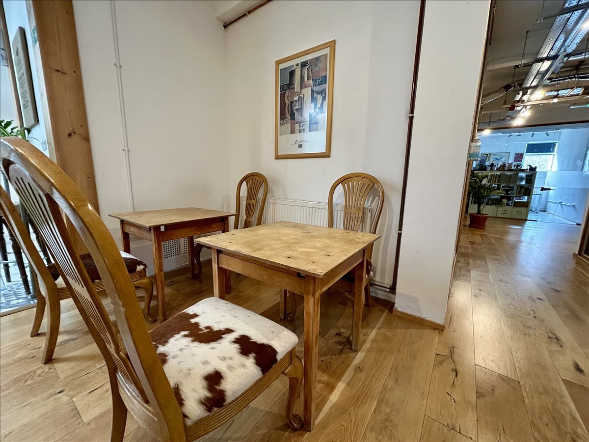 Image of the workspace at 465A Hornsey Road, Islington N19 4DR
