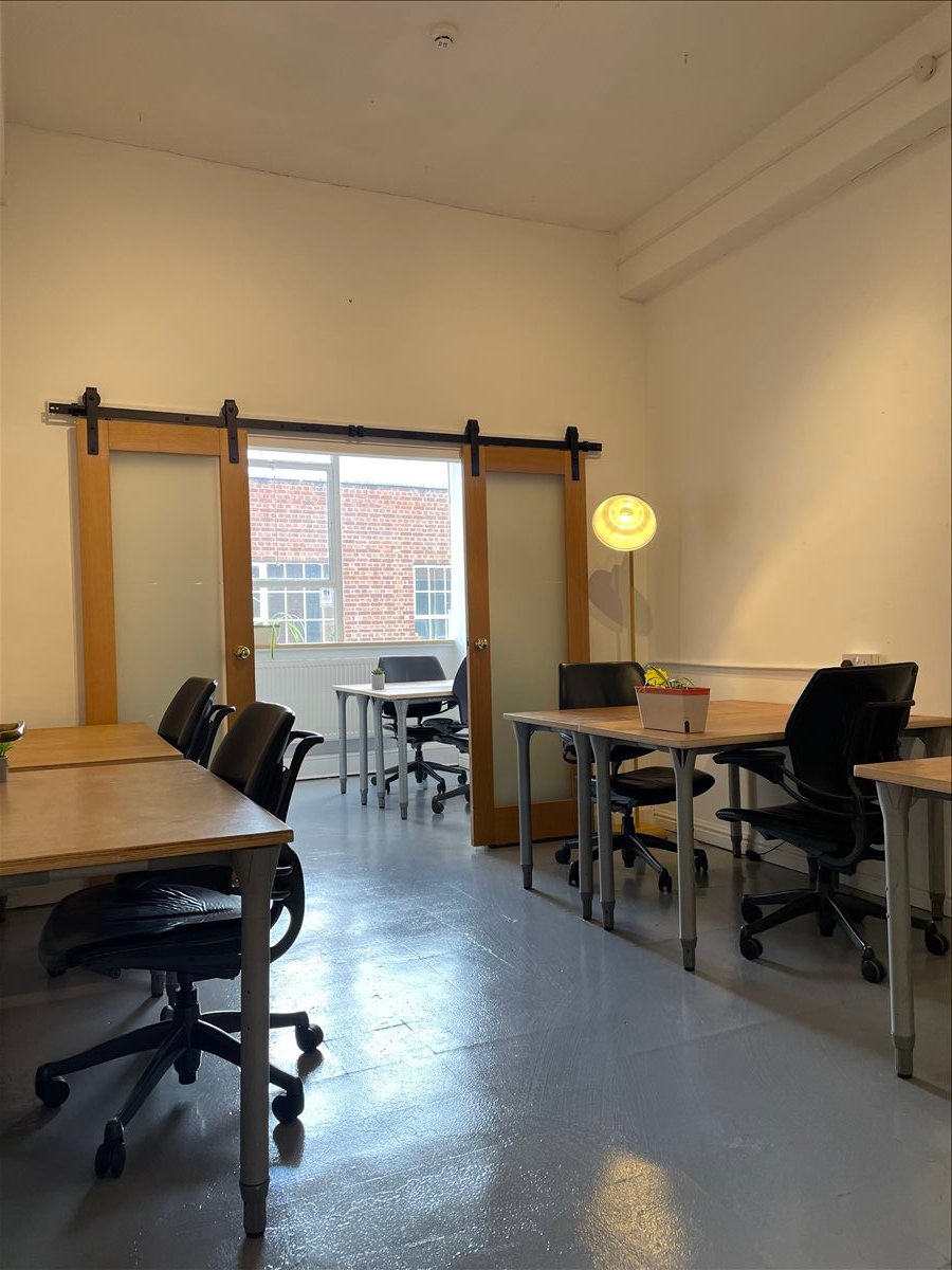 Photo of the workspace available at 465A Hornsey Road, Islington N19 4DR