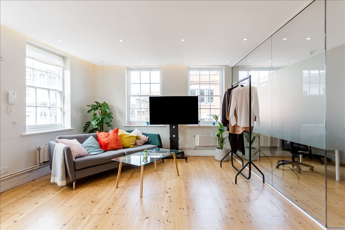 Photo of an office at 47 Dean Street, West End W1D 5BE