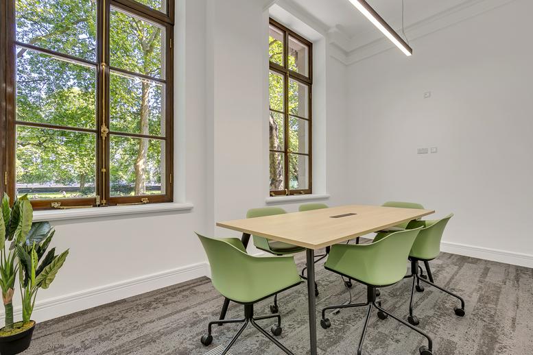Photo of an office at 4 Millbank SW1P 3LL