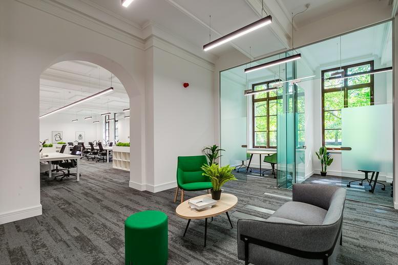 Photo of the workspace available at 4 Millbank SW1P 3LL