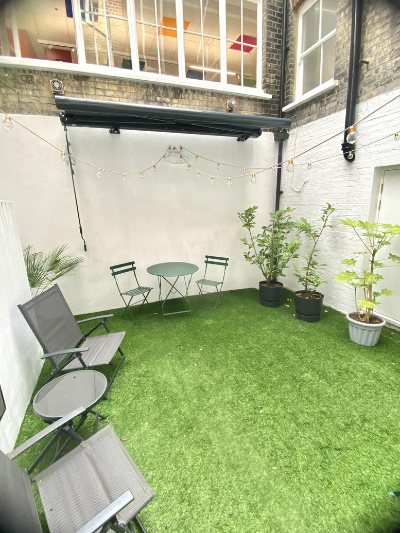 Facilities furnishings & layout of the office for rent at 5, Great James Street WC1N 3DB