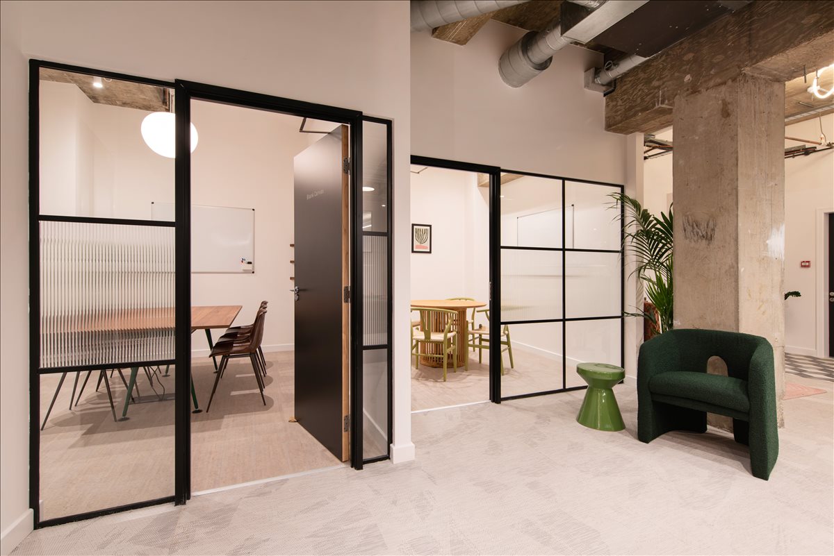 Image of the workspace at 6-7 Saint John's Lane EC1M 4BG