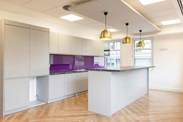 Photo of an office at 61 Queen Street Place, City Of London EC4R 1EB