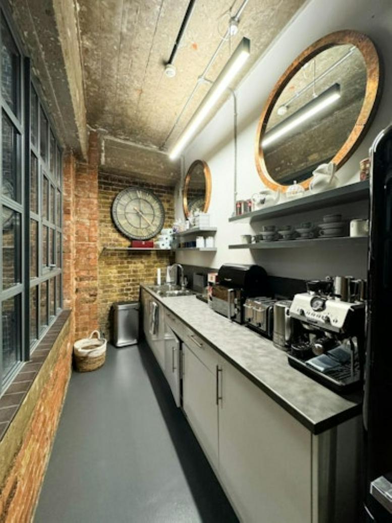 Image of the workspace at 64, Essex Road N1 8LR