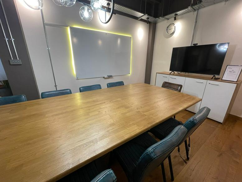Photo of the workspace available at 64, Great Eastern Street EC2A 3QR