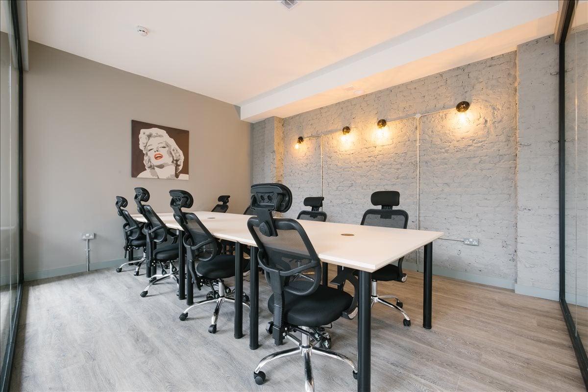 Photo of an office at 64 Tower Bridge Road SE1 4TR 