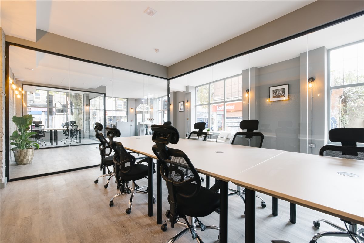 Photo of an office at 64 Tower Bridge Road SE1 4TR 