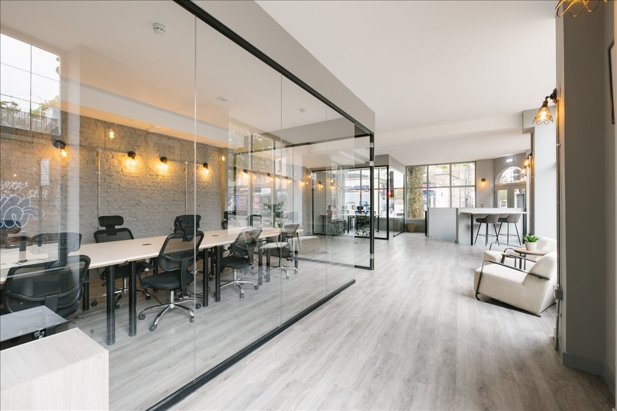 Photo of an office at 64 Tower Bridge Road SE1 4TR 