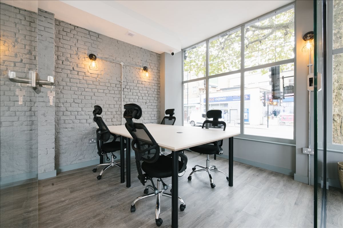 Photo of an office at 64 Tower Bridge Road SE1 4TR 