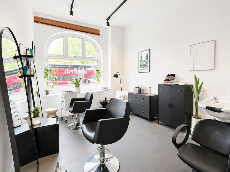 Photo of an office at 669, High Road Leyton E10 6RA