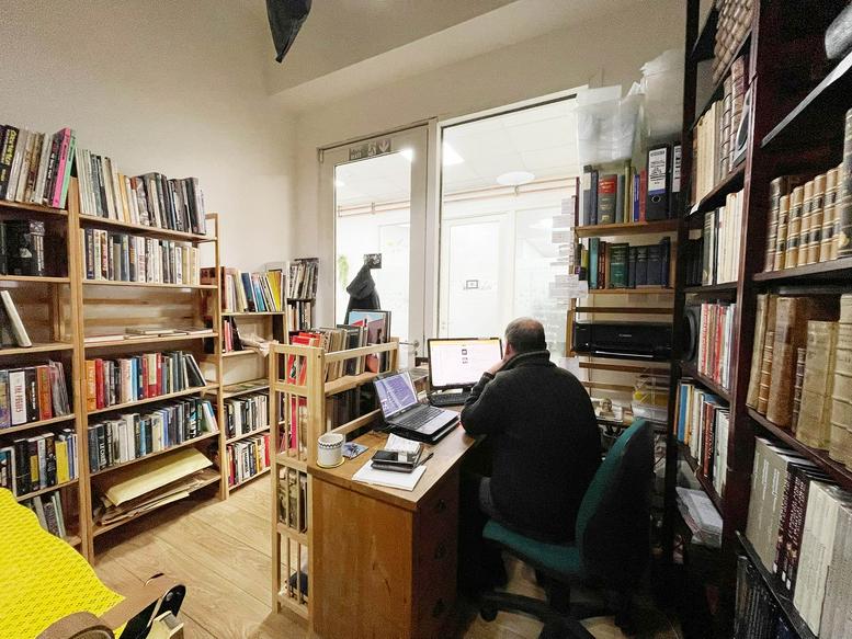 Photo of an office at 669, High Road Leyton E10 6RA