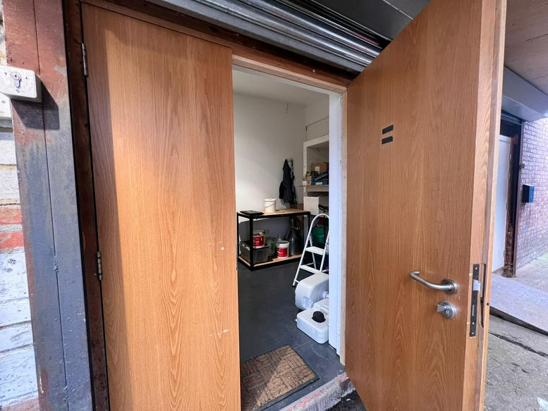 Photo of an office at 679, High Road Leyton E10 6RA