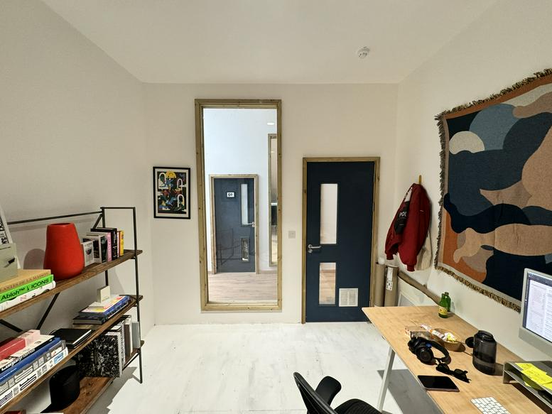 Photo of an office at 679, High Road Leyton E10 6RA