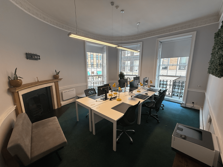 Facilities furnishings & layout of the office for rent at 7-10, Adam Street WC2N 6AA