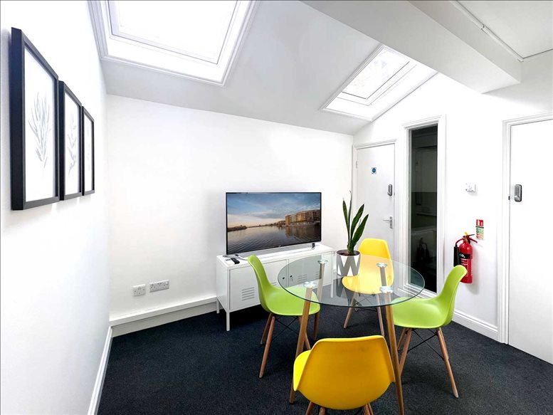 Image of the workspace at 7-8 Crescent Stables, 139 Upper Richmond Road SW15 2TN