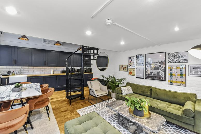Photo of an office at 70-71, Wells Street W1T 3QE