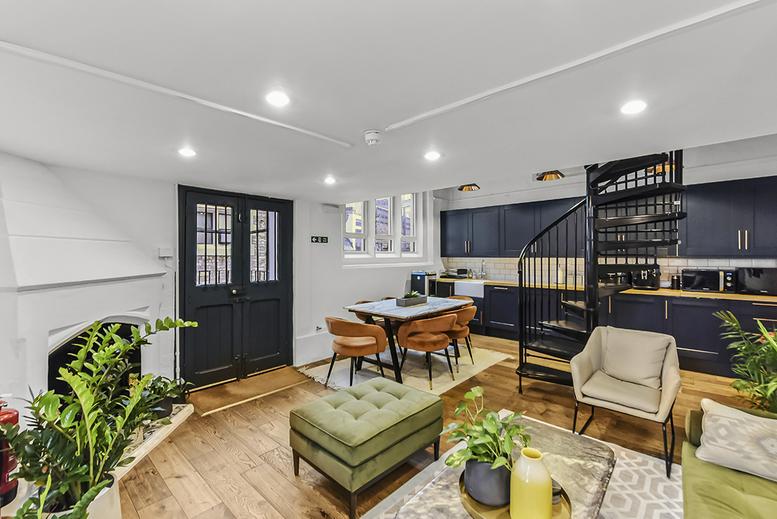Photo of an office at 70-71, Wells Street W1T 3QE
