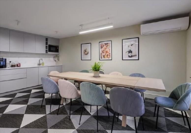 Image of the workspace at 70 Borough High Street, Borough Townhouse SE1 1XF