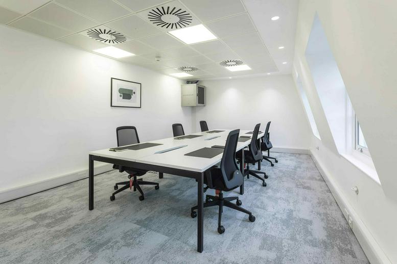 Photo of an office at 72 Cannon Street, City Of London EC4N 6AE