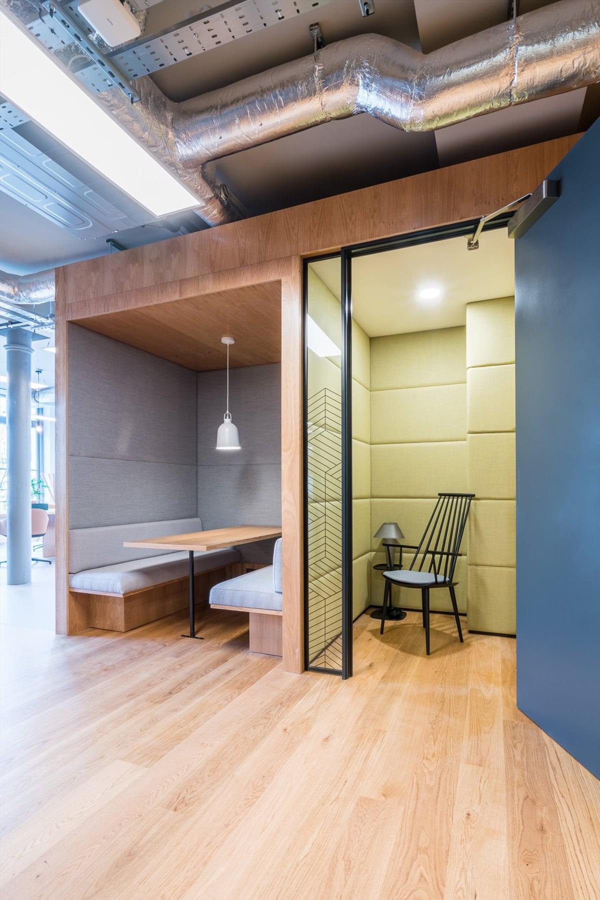 Image of the workspace at 77 Farringdon Road EC1M 3JU