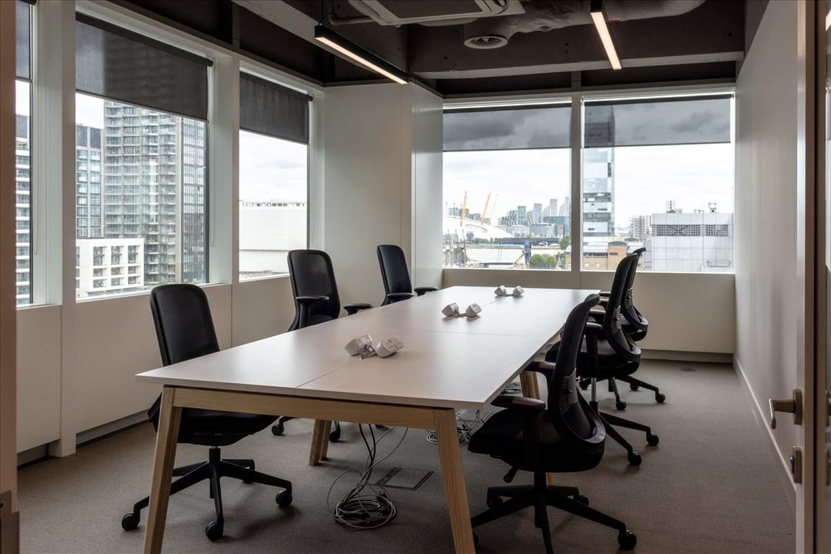 Photo of an office at 77 Marsh Wall E14 9SH