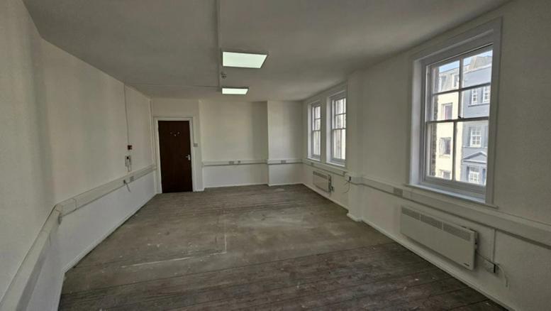 Image of the workspace at 79, Saffron Hill EC1R 5BU
