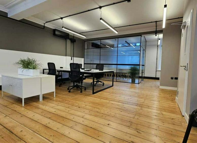 Photo of an office at 7, Hatton Garden, 6 EC1N 8AD