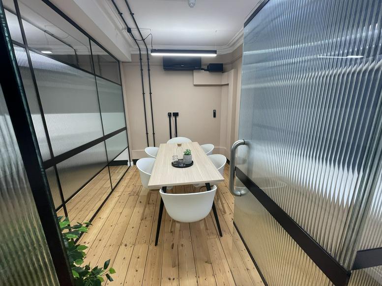 Photo of an office at 7, Hatton Garden, 6 EC1N 8AD
