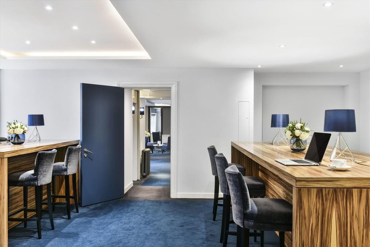 Private & Serviced Offices at 8-10 Hill Street in Mayfair