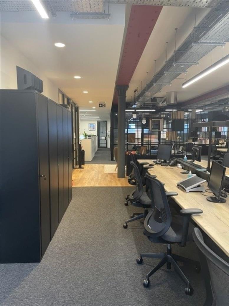 Photo of the workspace available at 80 Middlesex St E17EZ