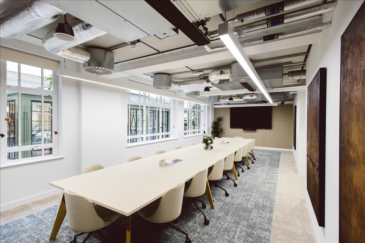 Photo of an office at 80 Strand WC2R 0RL