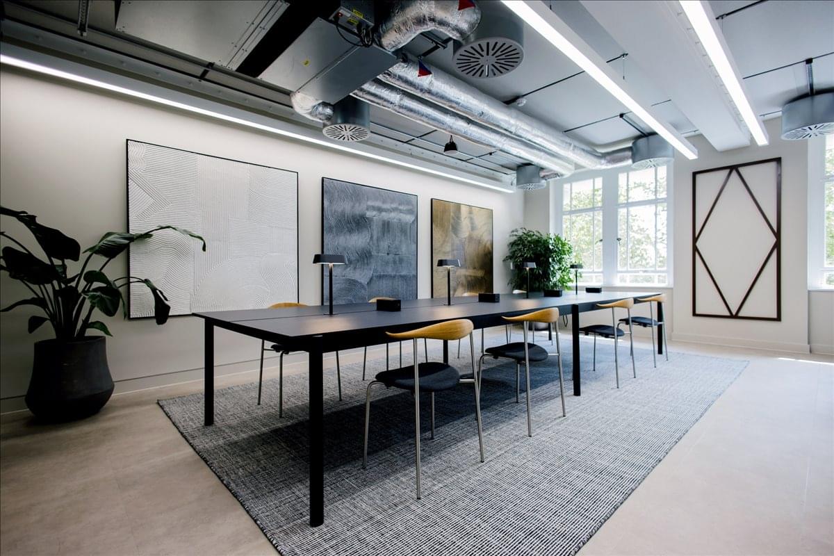 Photo of the workspace available at 80 Strand WC2R 0RL