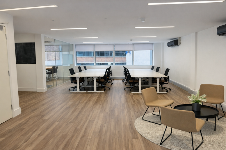 Photo of an office at 81 Southwark St SE1 0HX