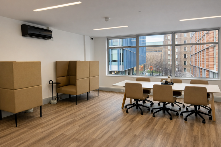 Photo of an office at 81 Southwark St SE1 0HX