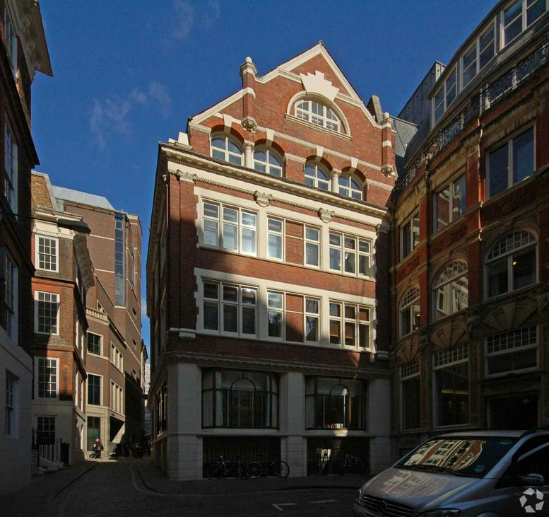 Photo of an office at 8 Laurence Pountney Hill EC4R 0BE