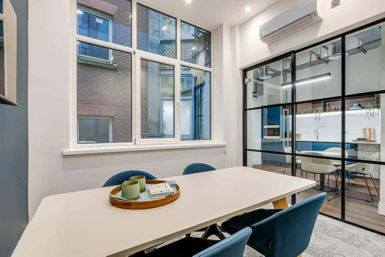 Photo of an office at 8 Laurence Pountney Hill EC4R 0BE
