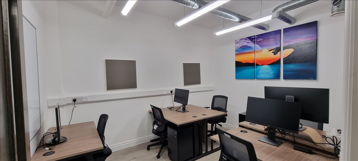 Photo of an office at 9-15 Elthorne Road, Unit 2c N19 4AJ