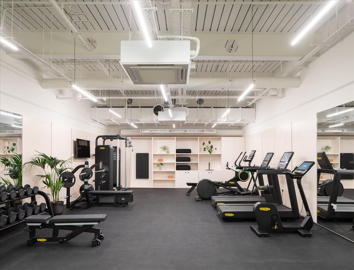 Photo of the workspace available at 90 High Holborn WC1V 6LJ