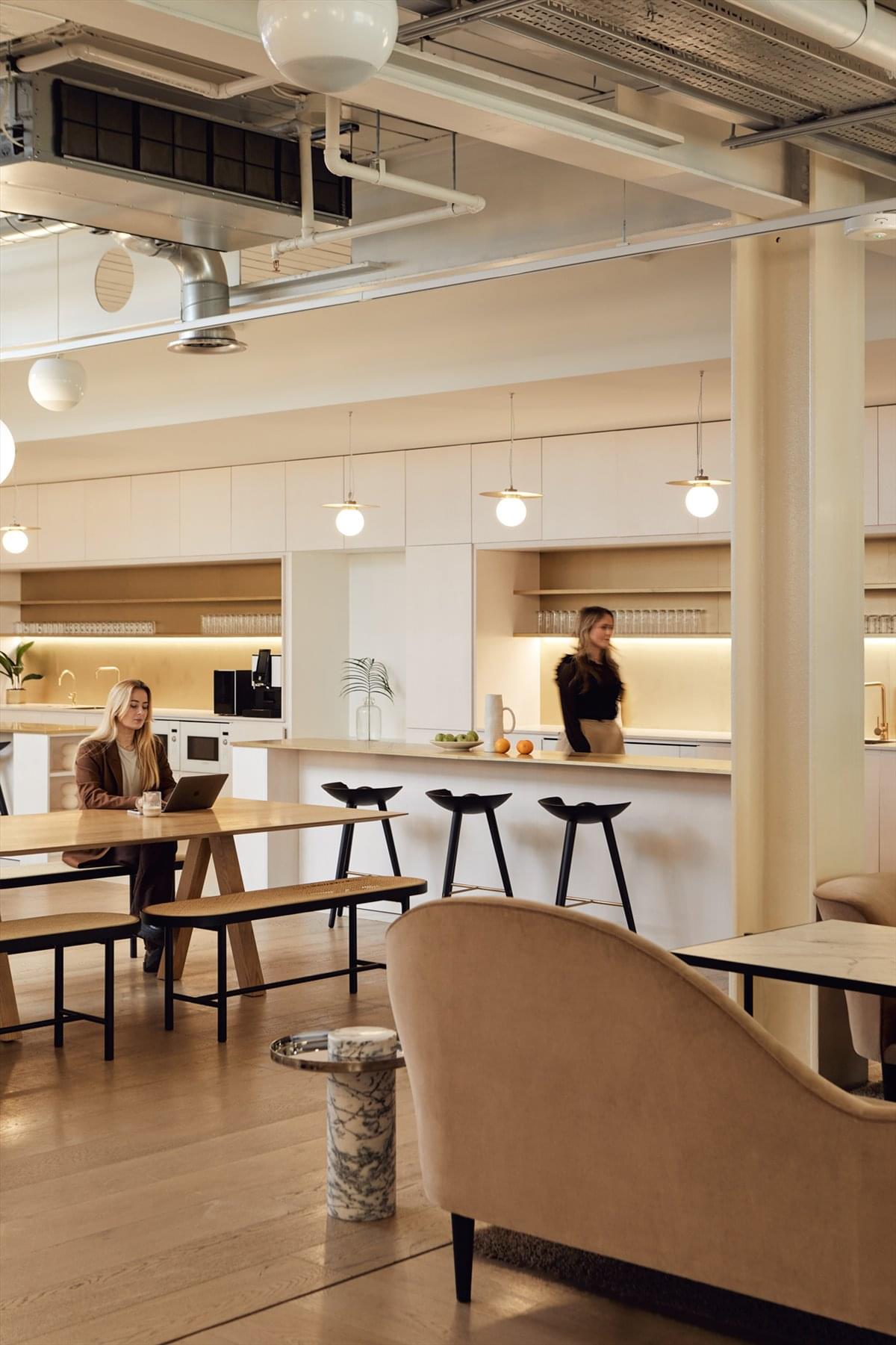Photo of an office at 90 High Holborn WC1V 6LJ