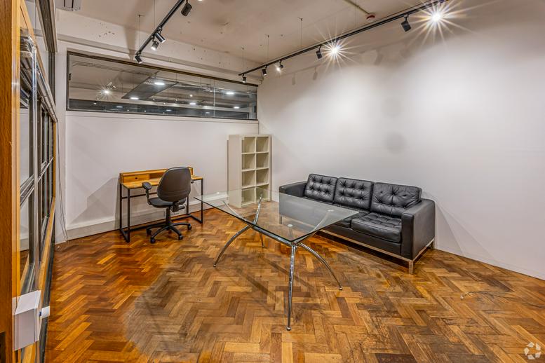 Photo of the workspace available at 91 Peterborough Road SW6 3BU