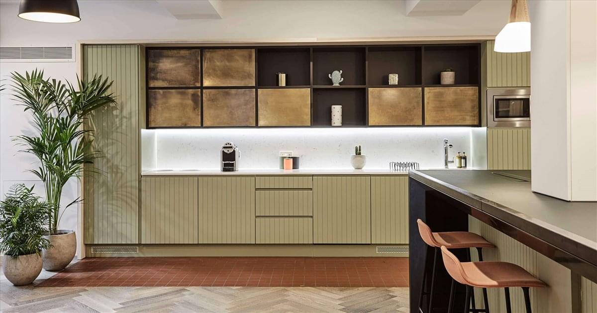 Facilities furnishings & layout of the office for rent at 91 Wimpole Street W1G 0EF