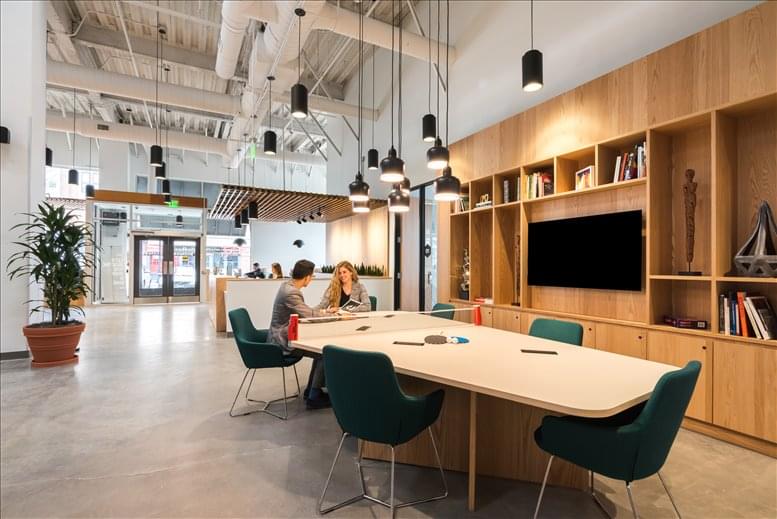 Facilities furnishings & layout of the office for rent at 98 Theobalds Road WC1X 8WB