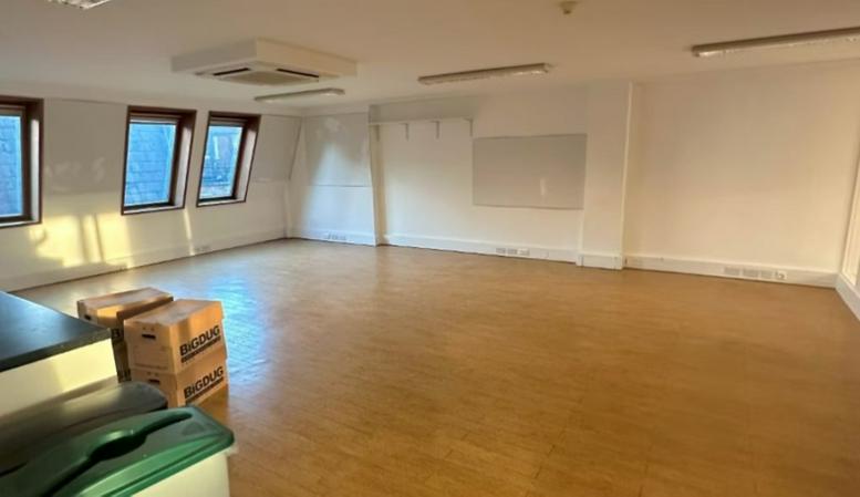 Photo of the workspace available at 99, Grays Inn Road WC1X 8TY