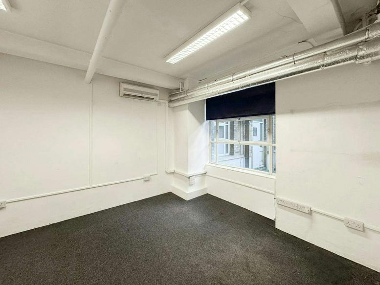 Image of the workspace at 9B, Larcom Street SE17 1RT