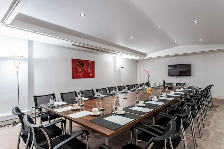 Photo of the workspace available at Adam House, 7-10 Adam Street WC2N 6AA