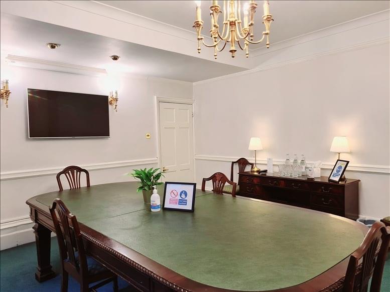 Photo of an office at Blackwell House, Guildhall Yard EC2V 5AE
