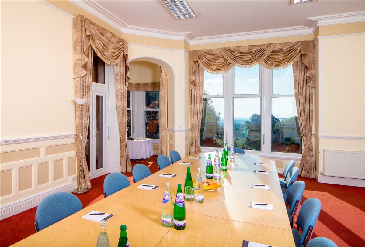 Facilities furnishings & layout of the office for rent at Bletchingley Road RH1 4HW